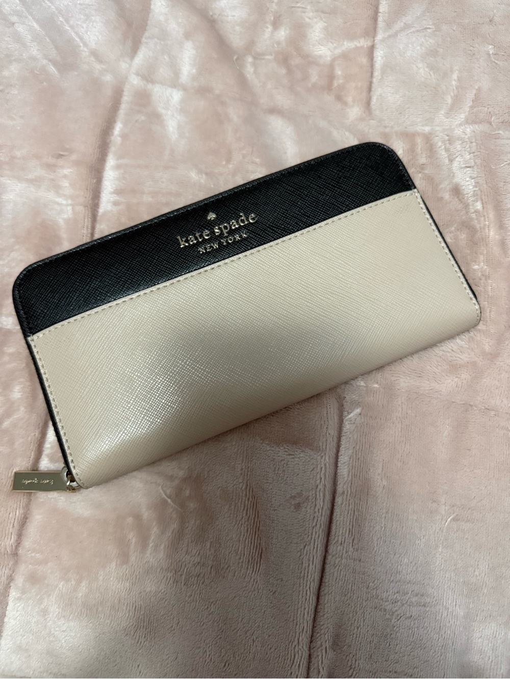 kate spade Two-Tone Black and Cream Zip Wallet